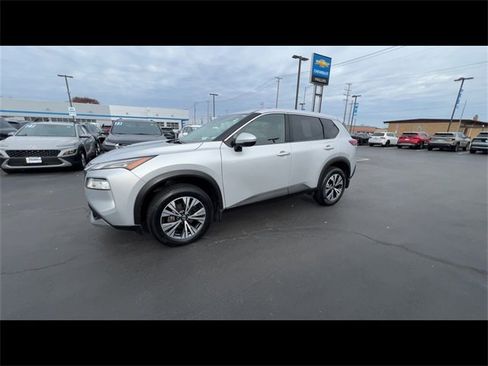 Used 2021 Nissan Rogue SV image 4