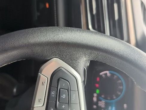 Used 2024 Volkswagen Atlas SE AWD/4WD image 7