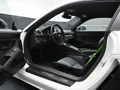 Certified 2024 Porsche 718 Cayman GT4 RS RWD image 4