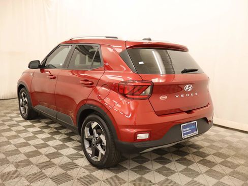 Used 2026 Hyundai Venue SEL FWD image 4