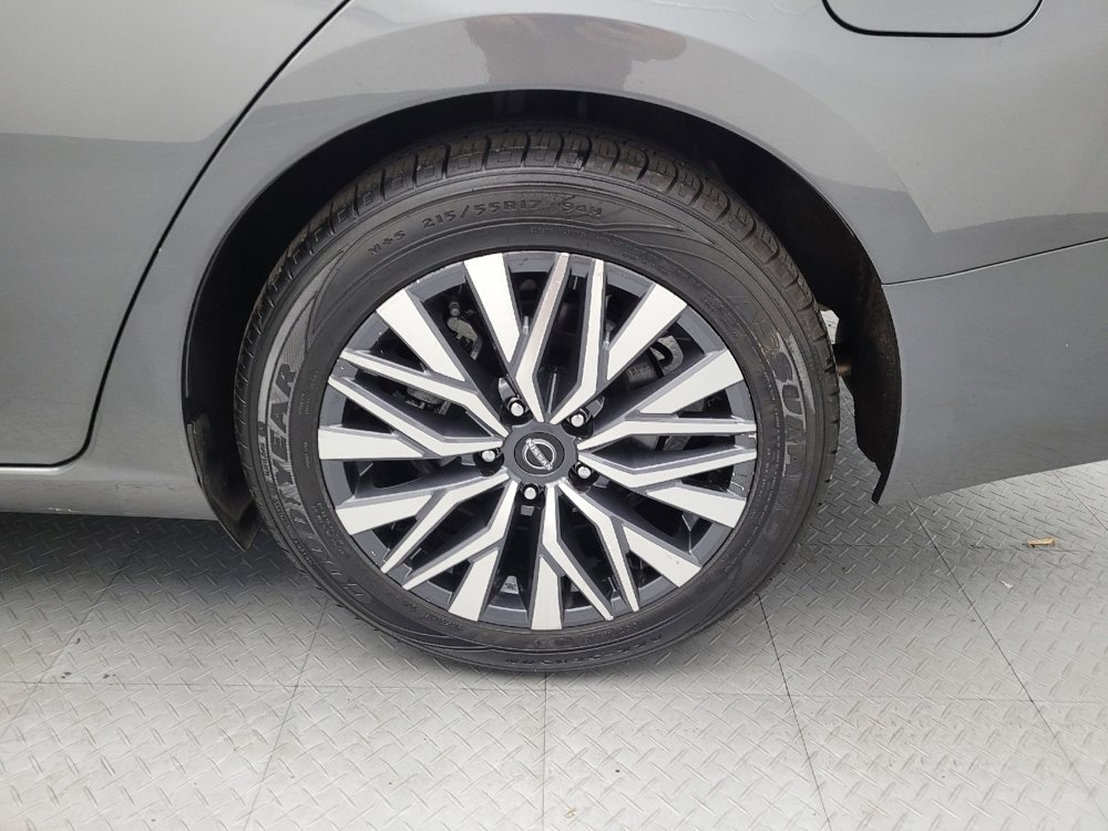 Used 2025 Nissan Altima 2.5 SV FWD image 31
