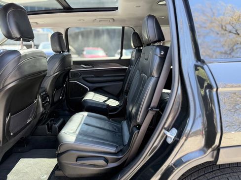 Used 2022 Jeep Grand Cherokee L Limited AWD/4WD image 30