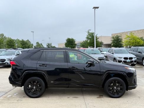 Used 2022 Toyota RAV4 SE AWD/4WD image 5