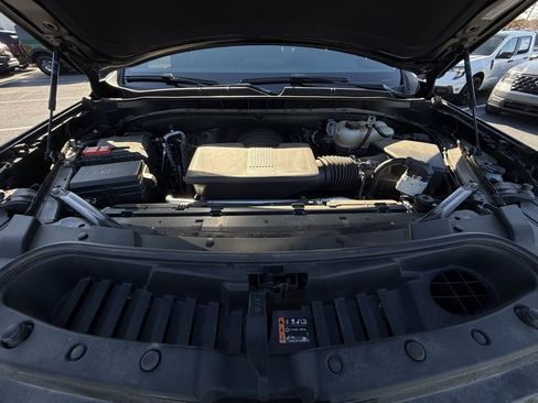 Used 2024 Chevrolet Tahoe Z71 w/ Luxury Package image 33