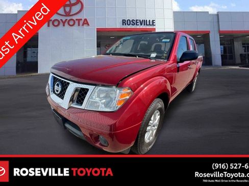 Used 2019 Nissan Frontier SV image 1