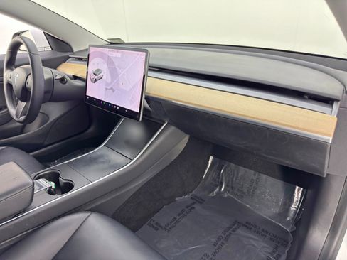 Used 2020 Tesla Model 3 Standard Range Plus image 15
