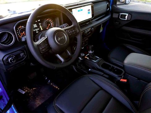 New 2025 Jeep Gladiator Sport image 9