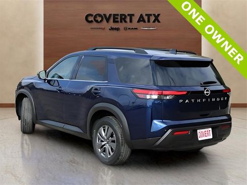 Used 2025 Nissan Pathfinder SV image 3