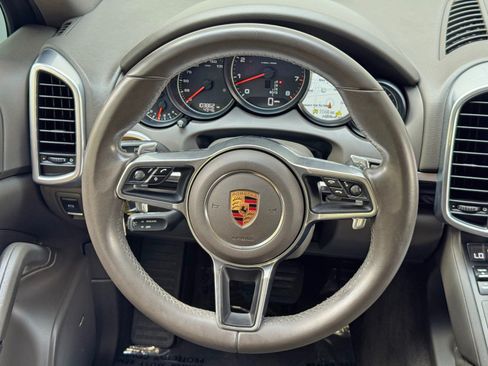 Used 2017 Porsche Cayenne Platinum Edition AWD/4WD image 20
