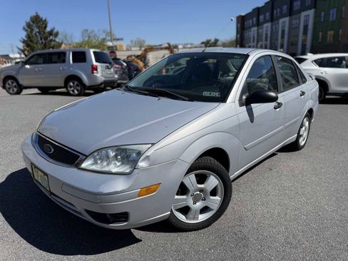 Used 2006 Ford Focus SES FWD image 3
