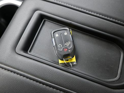 Used 2020 GMC Sierra 1500 SLT w/ SLT Premium Plus Package image 19