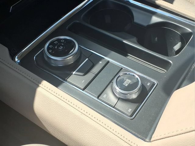 Used 2024 Ford Expedition XLT AWD/4WD image 9