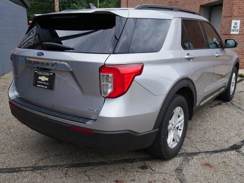 Used 2021 Ford Explorer XLT AWD/4WD image 3