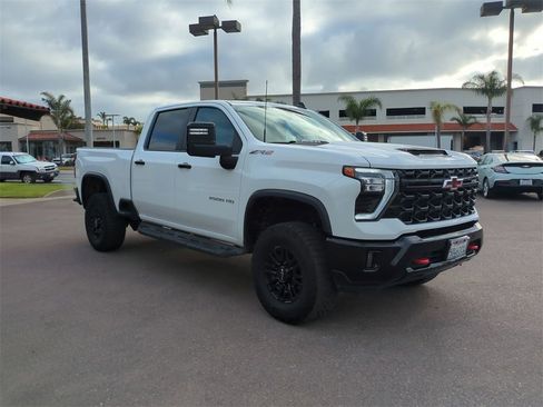 Certified 2025 Chevrolet Silverado 2500 ZR2 image 2