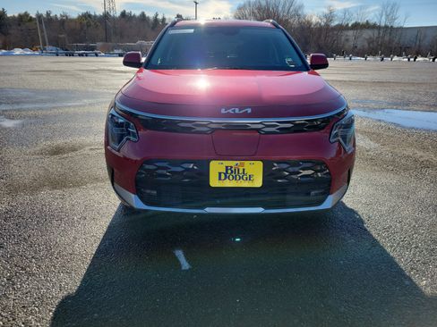 Used 2024 Kia Niro Wave w/ Wave Preserve Package image 2