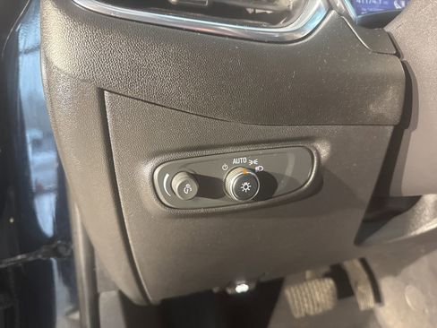 Used 2021 Chevrolet Equinox LT image 20