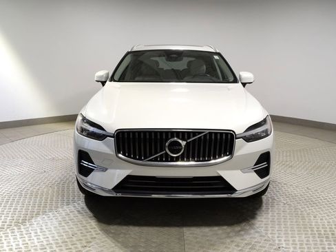 Used 2023 Volvo XC60 B5 Plus image 12