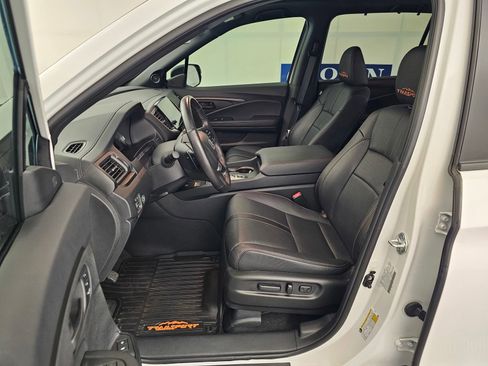 Used 2025 Honda Passport TrailSport image 12