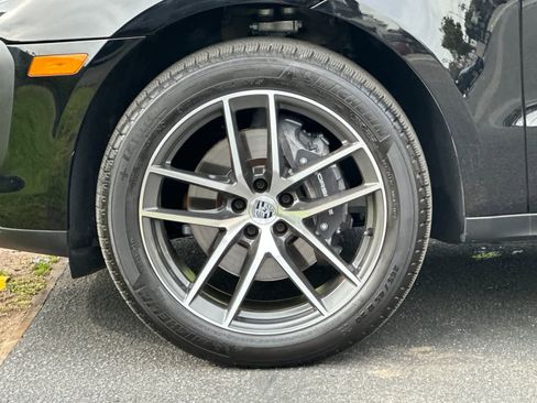 Certified 2025 Porsche Macan AWD/4WD image 31