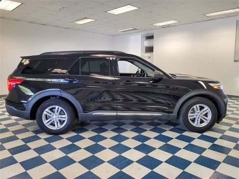 Used 2021 Ford Explorer XLT w/ Equipment Group 202A image 9