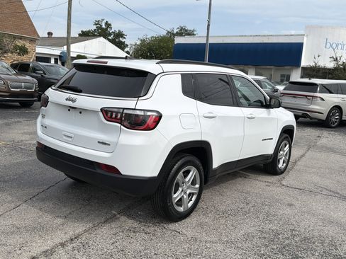 Used 2024 Jeep Compass Latitude AWD/4WD image 3