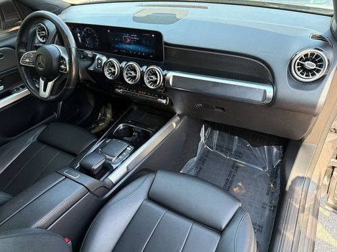 Used 2021 Mercedes-Benz GLB 250 4MATIC image 32
