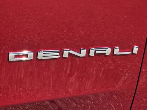 Used 2021 GMC Yukon Denali w/ LPO, Illumination Package AWD/4WD image 3