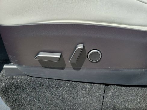 Used 2022 Tesla Model Y Performance AWD/4WD image 22