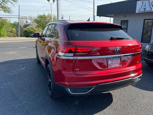 Used 2022 Volkswagen Atlas Cross Sport SE w/ Black Wheel Package image 8