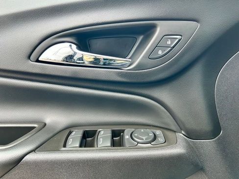 Used 2024 Chevrolet Equinox LT image 18