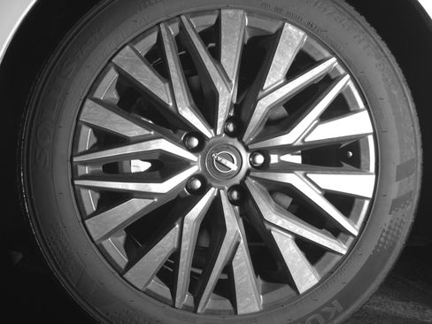 Used 2025 Nissan Altima 2.5 SV image 12