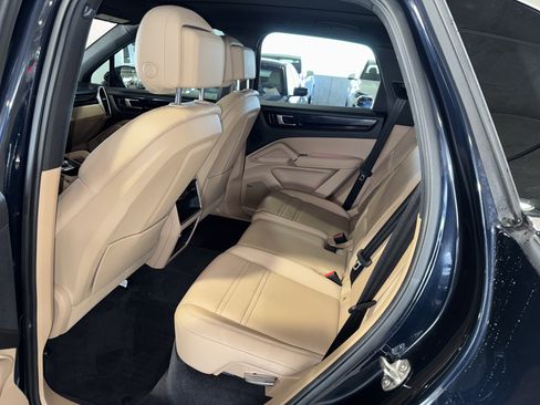 Used 2021 Porsche Cayenne image 15