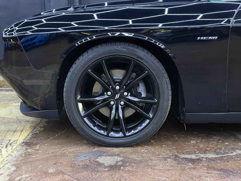 Used 2018 Dodge Challenger R/T w/ Driver Convenience Group RWD image 5