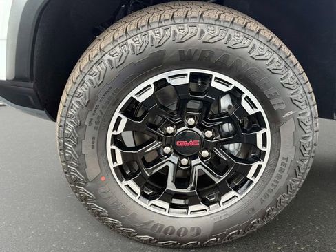 New 2026 GMC Canyon AT4 w/ Technology Plus Package AWD/4WD image 10