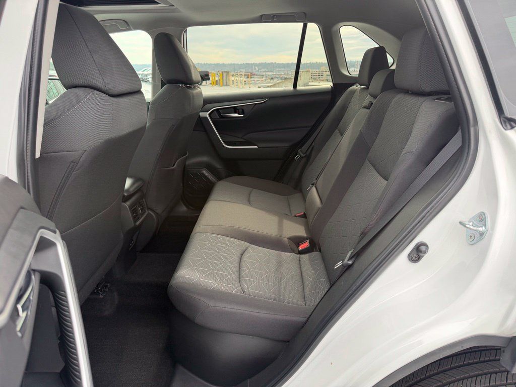 Used 2022 Toyota RAV4 XLE w/ Convenience Package AWD/4WD image 12