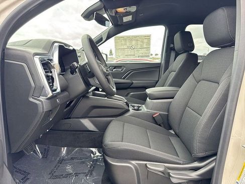 New 2026 GMC Canyon Elevation w/ LPO, Black Badging Package RWD image 19