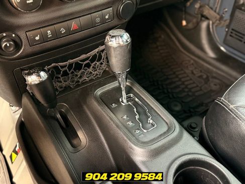 Used 2017 Jeep Wrangler Unlimited Rubicon AWD/4WD image 16