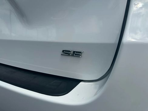 Used 2017 Toyota Sienna SE image 9