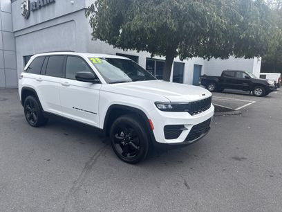 Used 2023 Jeep Grand Cherokee Altitude