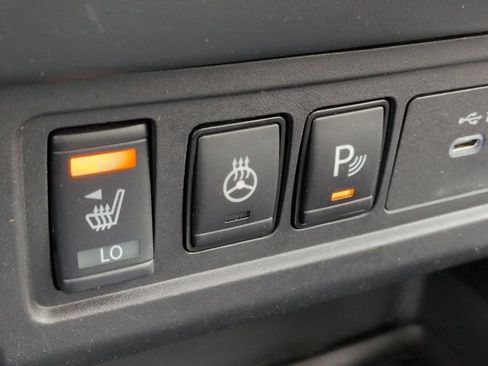 Certified 2022 Nissan Frontier SV RWD image 22