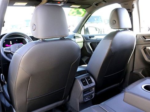 Used 2023 Volkswagen Tiguan SE R-Line image 23