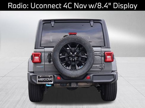 Used 2022 Jeep Wrangler Unlimited Sahara w/ Cold Weather Group AWD/4WD image 7