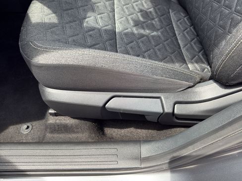 Certified 2025 Nissan Kicks SV AWD/4WD image 15