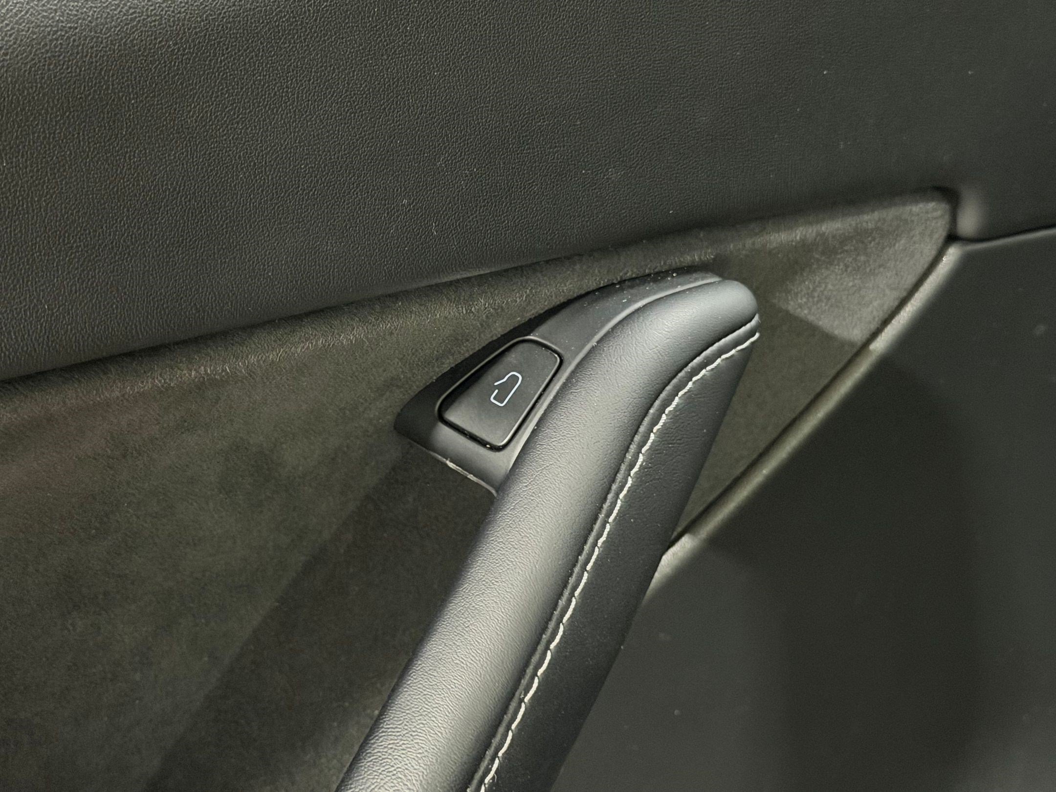 Used 2022 Tesla Model Y Performance AWD/4WD image 33