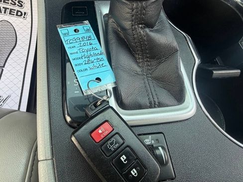 Used 2016 Toyota Highlander XLE AWD/4WD image 29