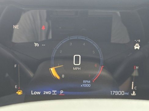 Used 2025 Chevrolet TrailBlazer RS w/ Convenience Package AWD/4WD image 29