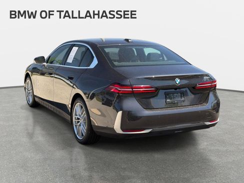 Used 2025 BMW 530i w/ Premium Package RWD image 7