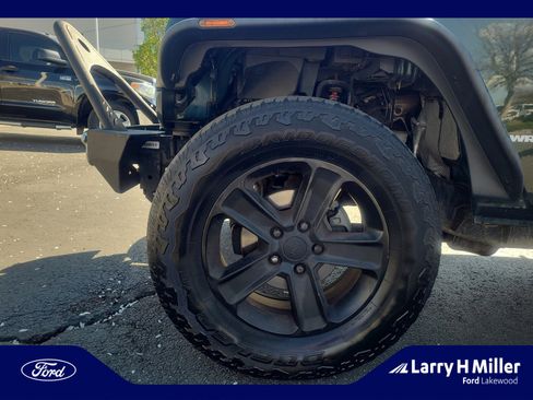 Used 2011 Jeep Wrangler Rubicon w/ Dual Top Group image 26