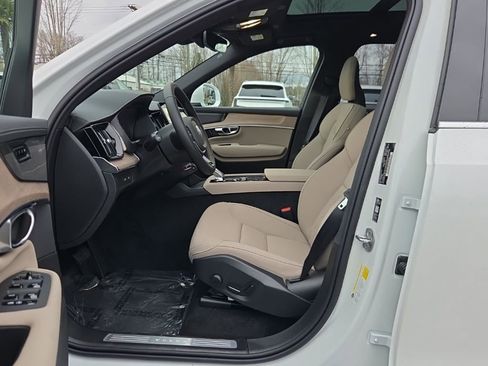 New 2026 Volvo XC90 T8 Plus w/ Protection Package Premier AWD/4WD image 4