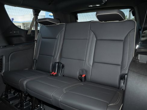 New 2025 Chevrolet Suburban Premier image 39
